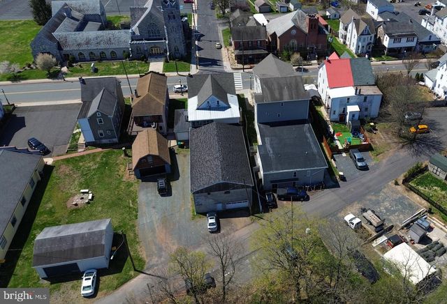 82 MAIN ST, Pennsburg, PA 18073