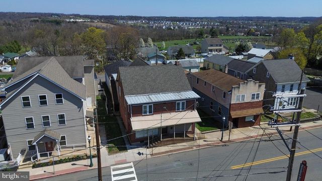 82 MAIN ST, Pennsburg, PA 18073