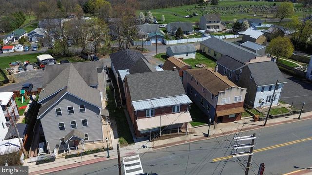 82 MAIN ST, Pennsburg, PA 18073