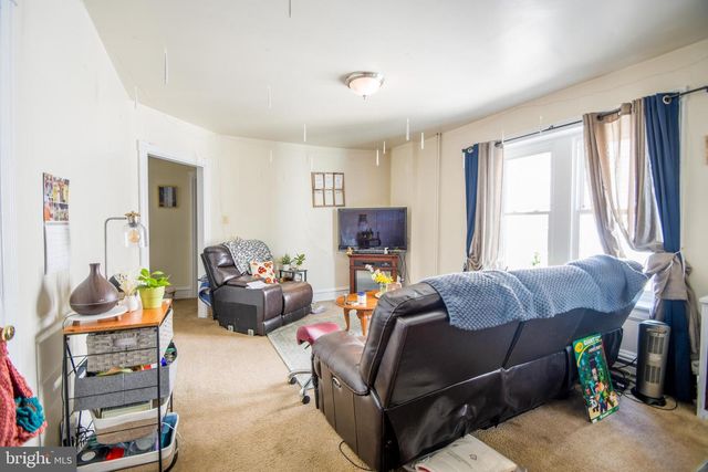 82 MAIN ST, Pennsburg, PA 18073