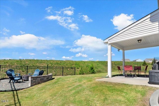 222 S Stonehaven Way, Clayton, NC 27527