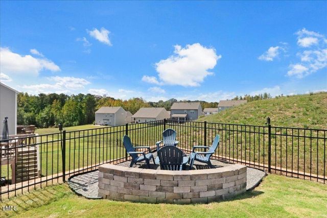 222 S Stonehaven Way, Clayton, NC 27527