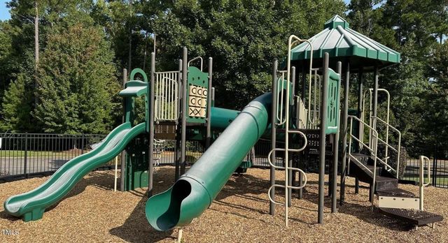 222 S Stonehaven Way, Clayton, NC 27527