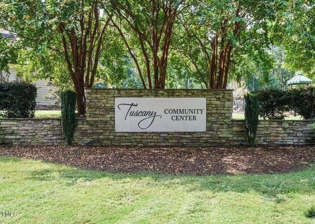 222 S Stonehaven Way, Clayton, NC 27527