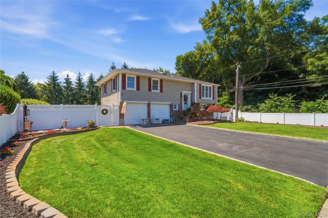 50 Amsterdam Road, Smithtown, NY 11787