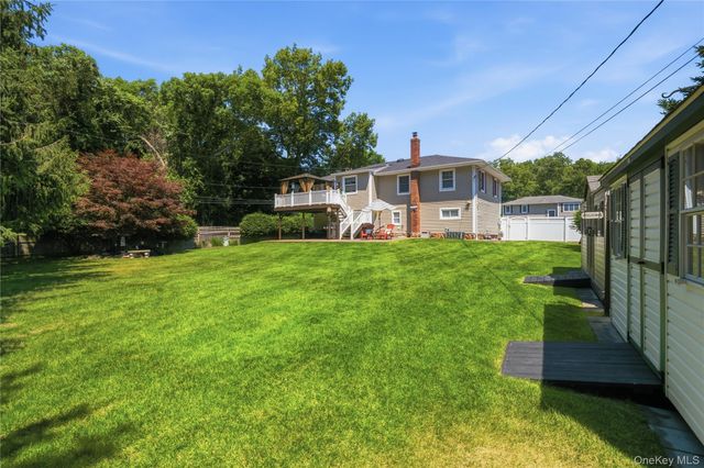 50 Amsterdam Road, Smithtown, NY 11787