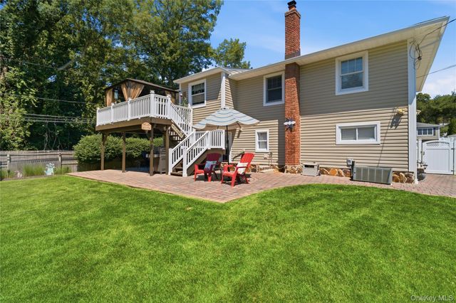 50 Amsterdam Road, Smithtown, NY 11787