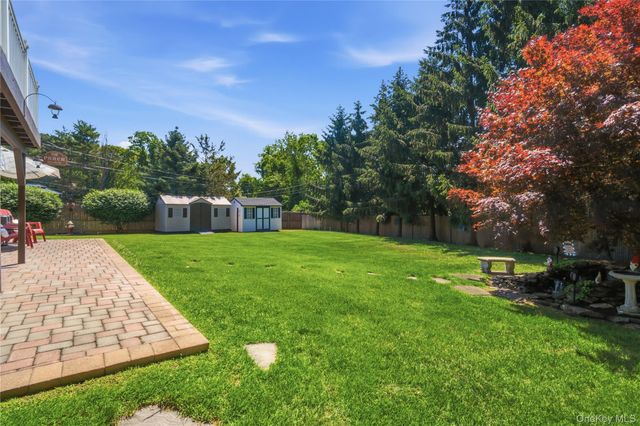 50 Amsterdam Road, Smithtown, NY 11787