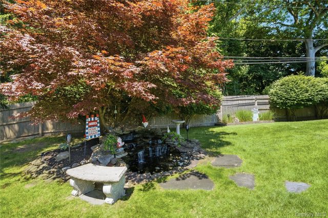 50 Amsterdam Road, Smithtown, NY 11787