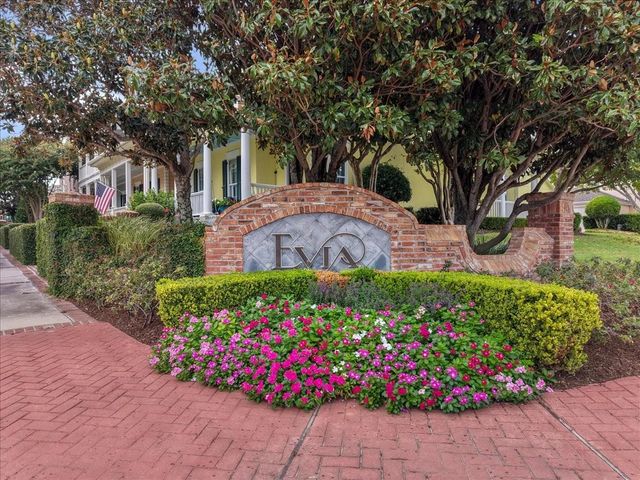 9 Meridian Way, Galveston, TX 77554