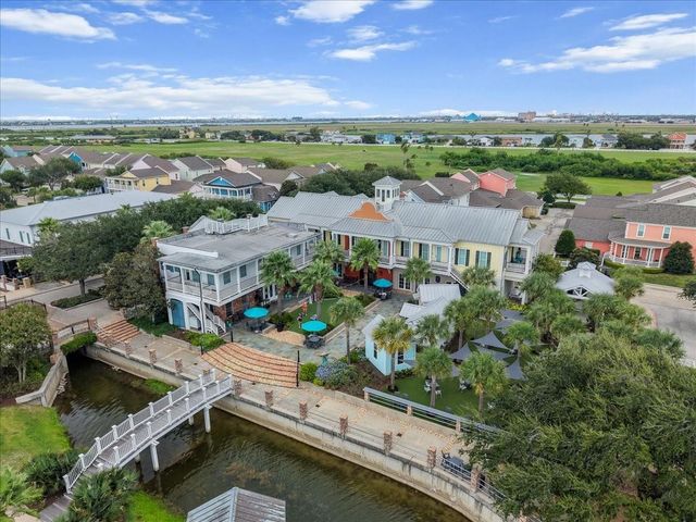 9 Meridian Way, Galveston, TX 77554