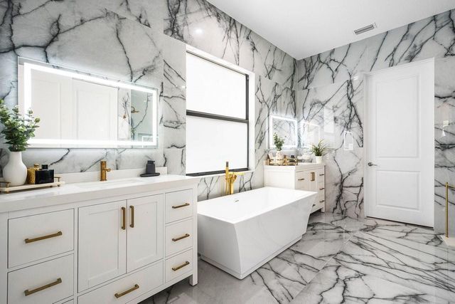 8605 E Baypoint Circle, Parkland, FL 33076