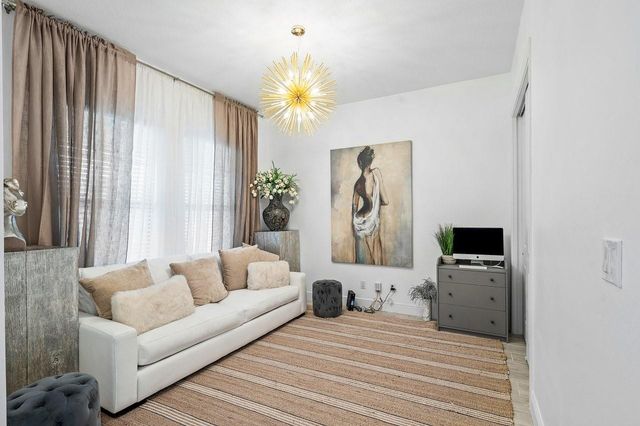 8605 E Baypoint Circle, Parkland, FL 33076