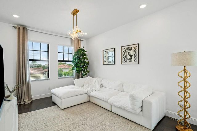 8605 E Baypoint Circle, Parkland, FL 33076