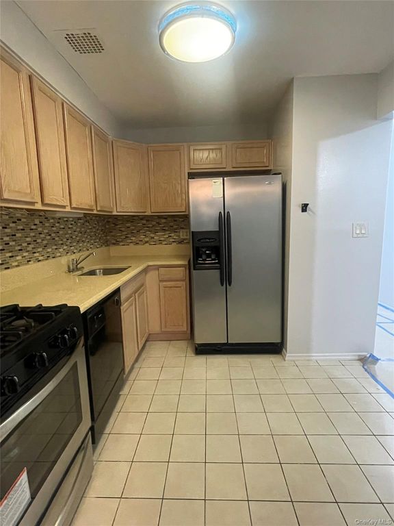 82-108 Country Pointe Circle, Queens Village, NY 11427 — photo 3