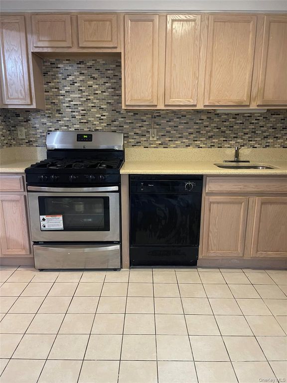 82-108 Country Pointe Circle, Queens Village, NY 11427 — photo 4