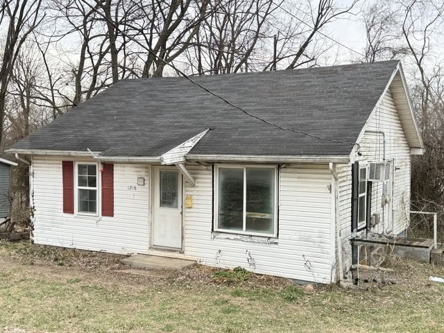 1216 E 7th St, Hopkinsville, KY 42240