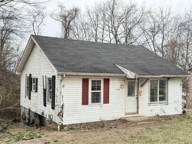 1216 E 7th St, Hopkinsville, KY 42240