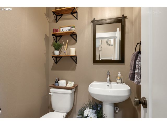 1524 Ne 17TH Ave, Canby, OR 97013