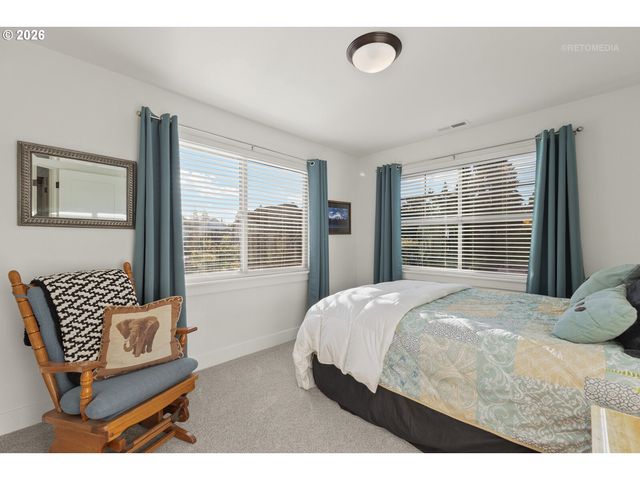 1524 Ne 17TH Ave, Canby, OR 97013