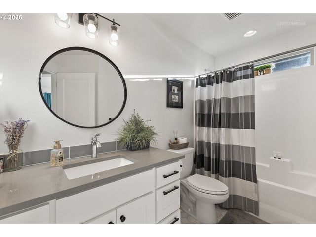 1524 Ne 17TH Ave, Canby, OR 97013