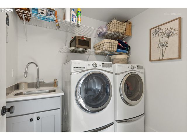 1524 Ne 17TH Ave, Canby, OR 97013