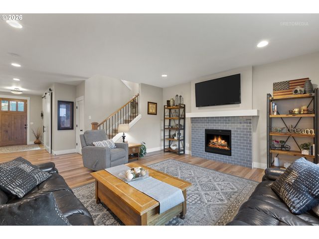 1524 Ne 17TH Ave, Canby, OR 97013