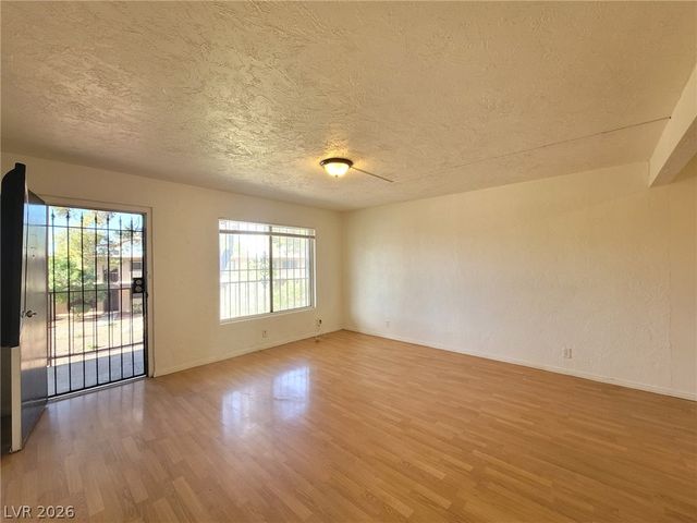 585 South Royal Crest Circle 7, Las Vegas, NV 89169
