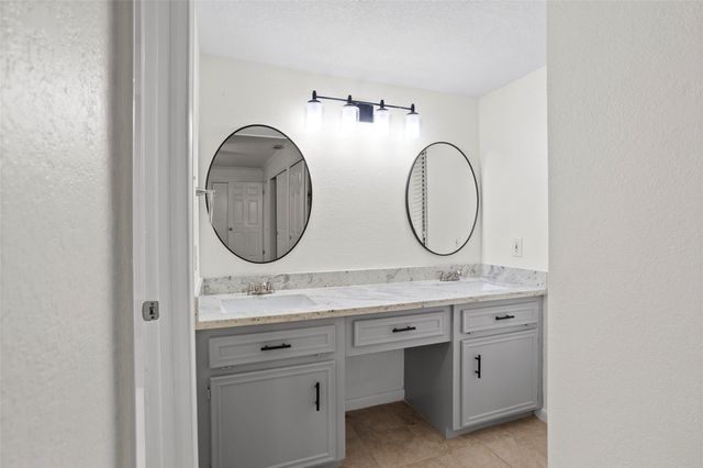 15818 Dunmoor, Houston, TX 77059