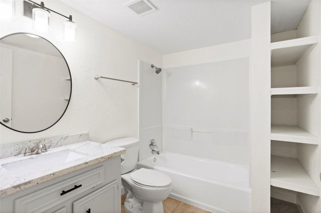 15818 Dunmoor, Houston, TX 77059