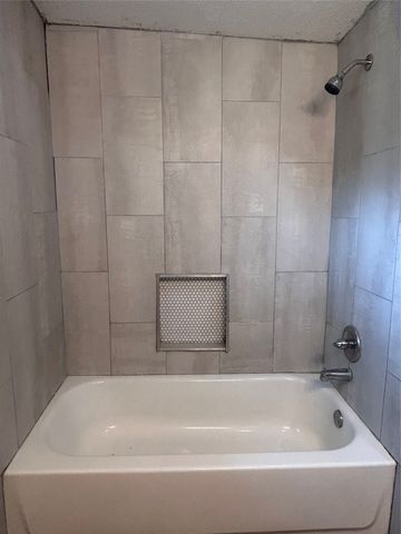 615 S Throckmorton Street, Sherman, TX 75090