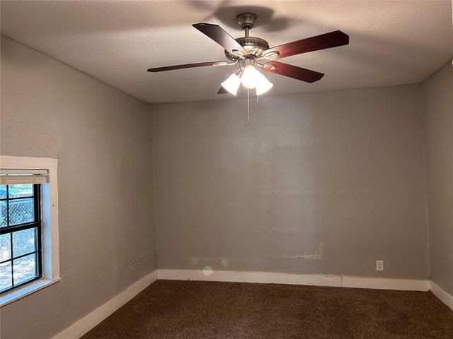615 S Throckmorton Street, Sherman, TX 75090