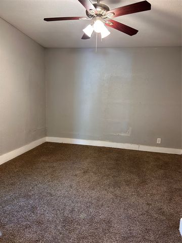 615 S Throckmorton Street, Sherman, TX 75090