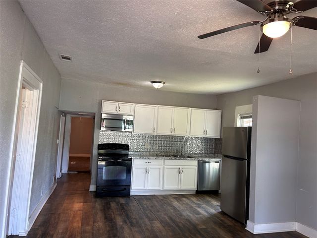 615 S Throckmorton Street, Sherman, TX 75090
