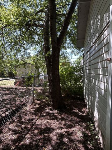 615 S Throckmorton Street, Sherman, TX 75090