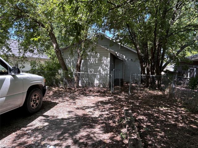 615 S Throckmorton Street, Sherman, TX 75090