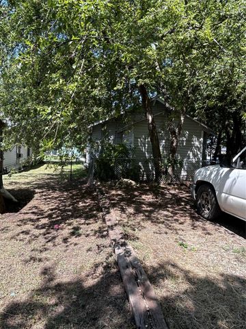 615 S Throckmorton Street, Sherman, TX 75090