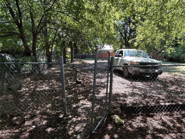 615 S Throckmorton Street, Sherman, TX 75090