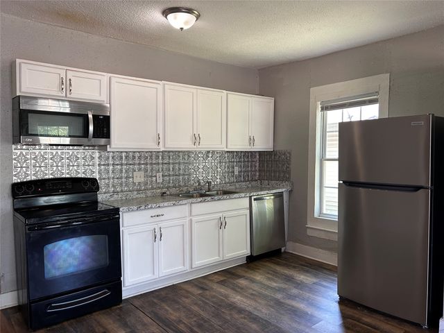 615 S Throckmorton Street, Sherman, TX 75090
