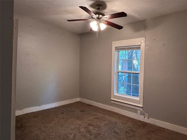 615 S Throckmorton Street, Sherman, TX 75090