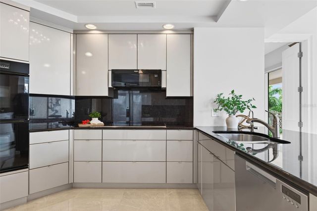 35 WATERGATE DRIVE 502, Sarasota, FL 34236
