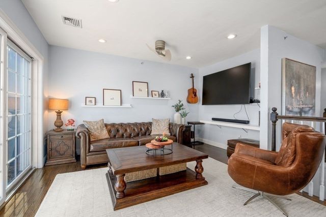 572 Freeport Street 302, Boston, MA 02122