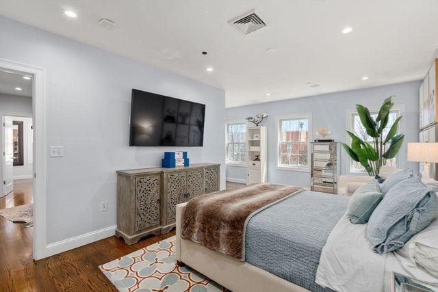 572 Freeport Street 302, Boston, MA 02122