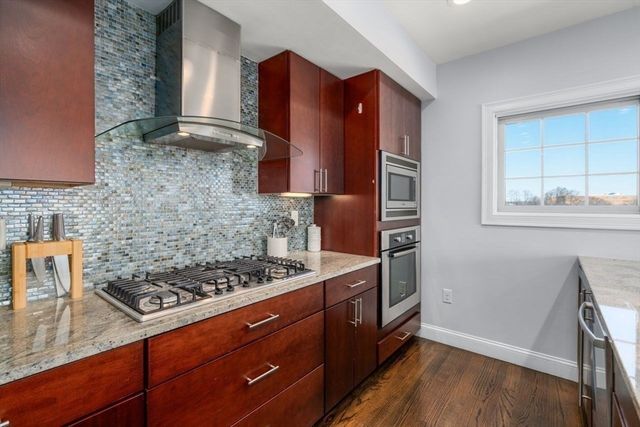 572 Freeport Street 302, Boston, MA 02122