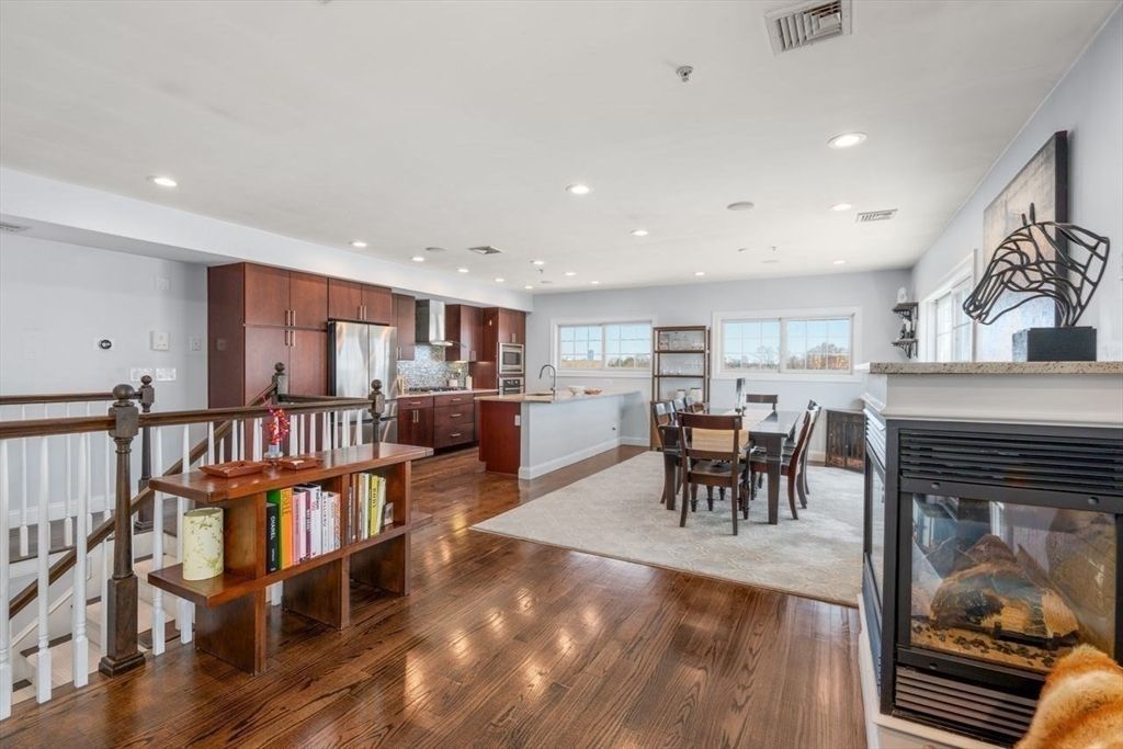 572 Freeport Street 302, Boston, MA 02122