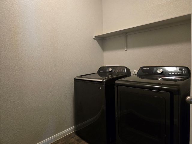 101 Stellamar DR, Hutto, TX 78634