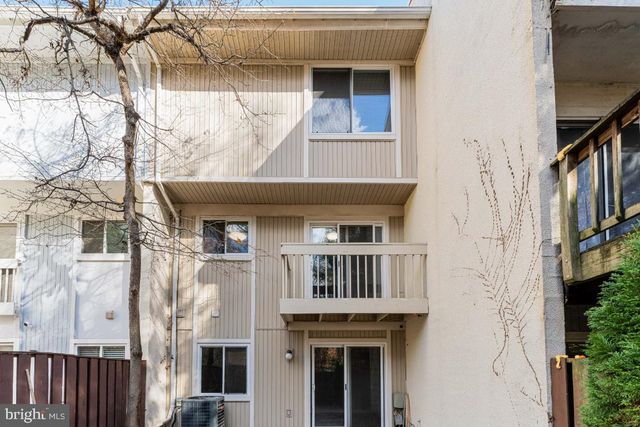 2442 SOUTHGATE SQ, Reston, VA 20191