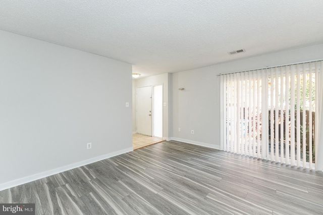 2442 SOUTHGATE SQ, Reston, VA 20191