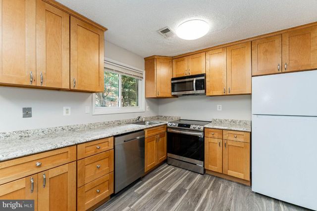 2442 SOUTHGATE SQ, Reston, VA 20191