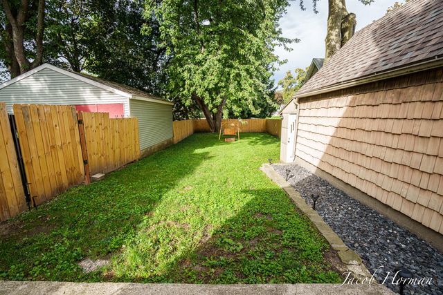 1313 N Jenison Avenue, Lansing, MI 48915
